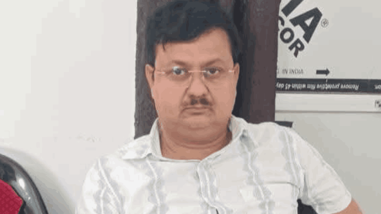 Lekhpal arrested for taking a bribe in Sant Kabir Nagar; he was accepting a bribe of ₹30,000.