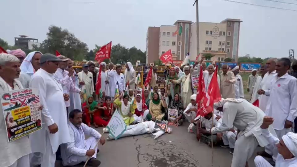 Congress members staged a protest in Haryana on Wednesday against the lathi-charge on students in haryana