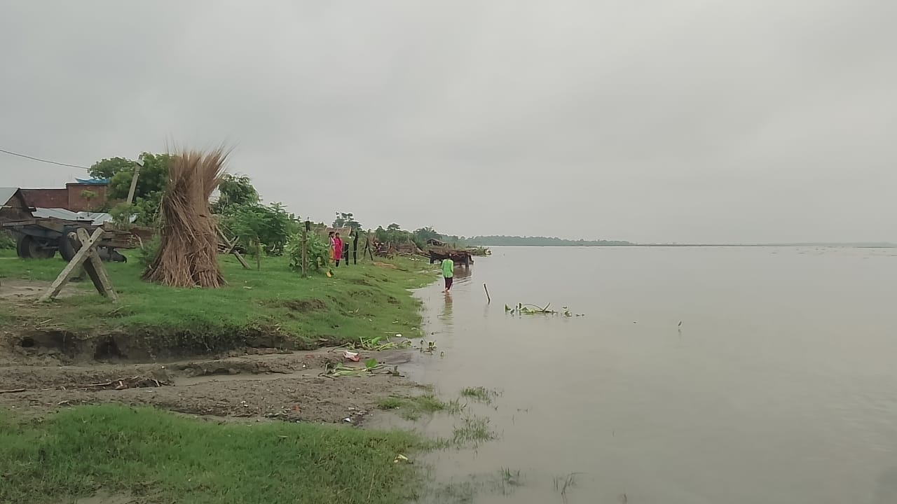 Sharda River water level crosses danger mark in Lakhimpur Kheri roads submerged in floodwaters