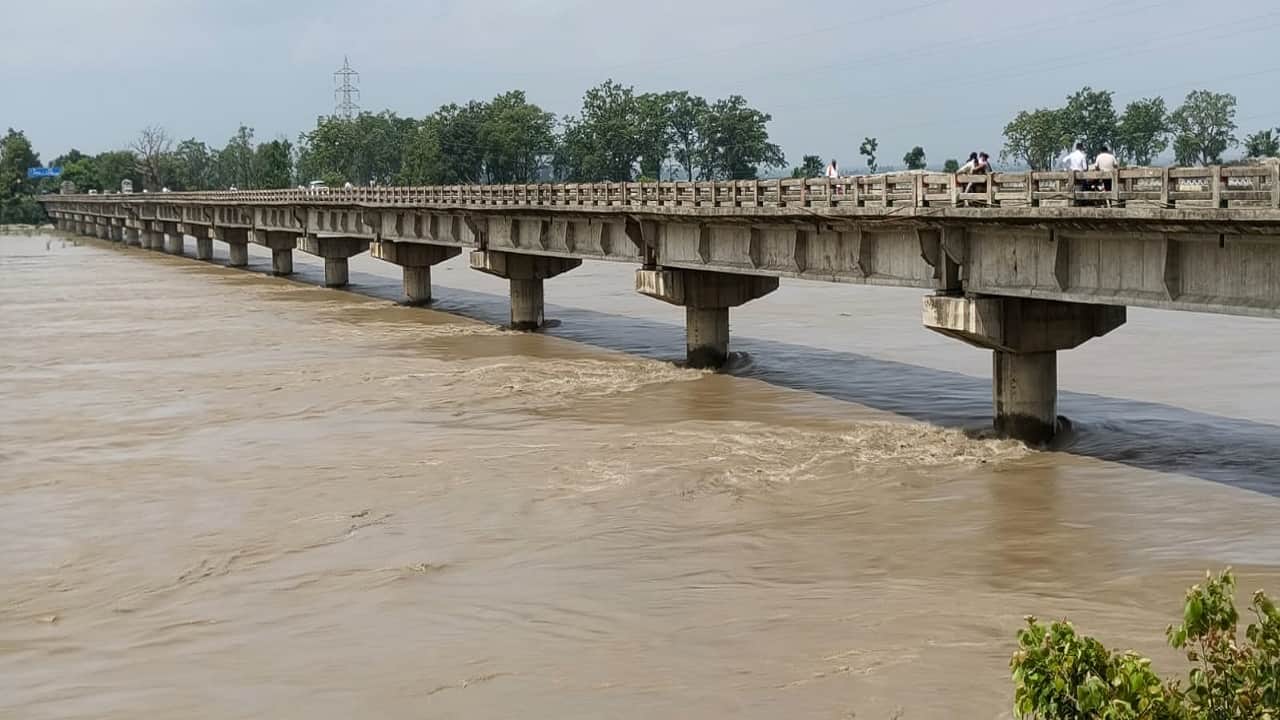 Sharda River water level crosses danger mark in Lakhimpur Kheri roads submerged in floodwaters