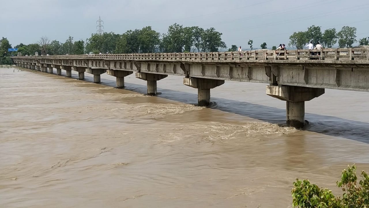 a part of school has been swallowed by the river due to erosion by the Sharda River in Lakhimpur Kheri