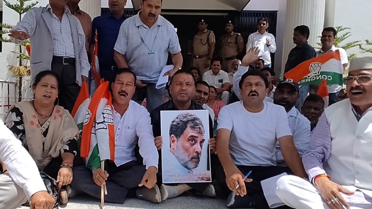 Congress Protest Against Police Action On Students at Jantar Mantar Gopeshwar chamoli Tehri News