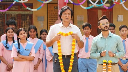 Adarsh Baal Vidyalaya Review and rating in hindi with actor kaykay menon and archana puran singh