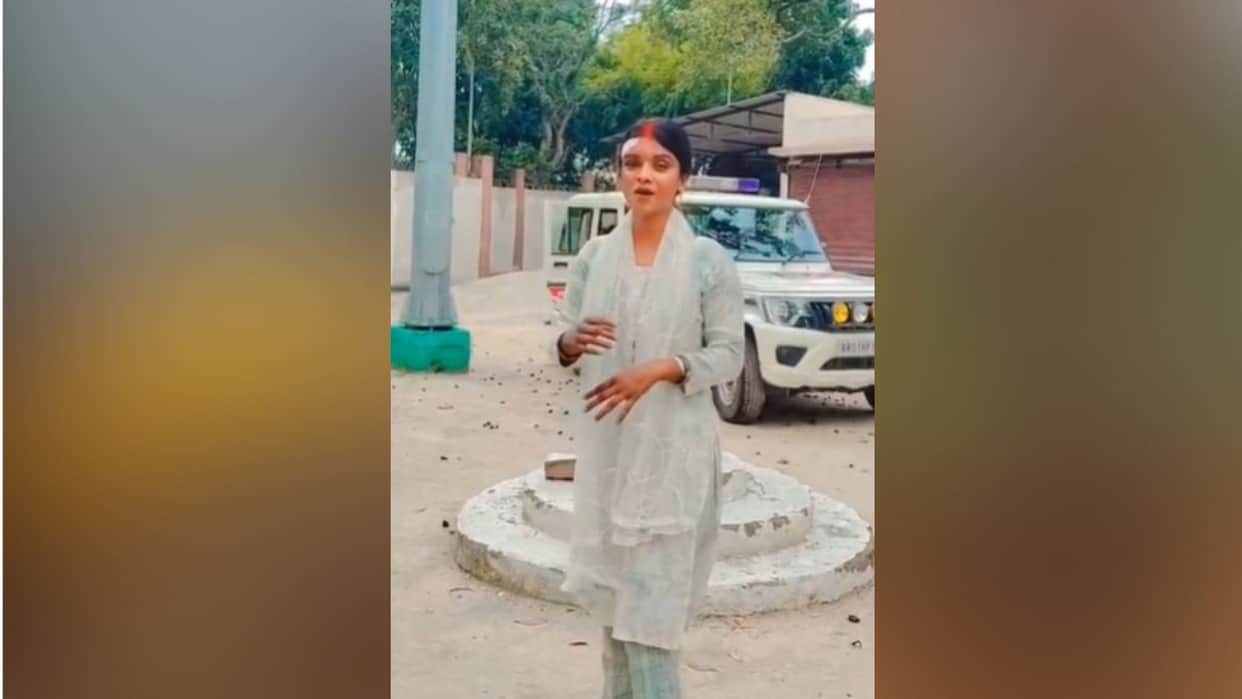 woman-makes-instagram-reel-inside-police-station-while-filing-complaint-against-husband-viral-video