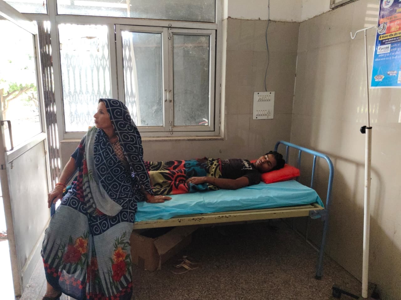 अस्पताल में भर्ती किशोर