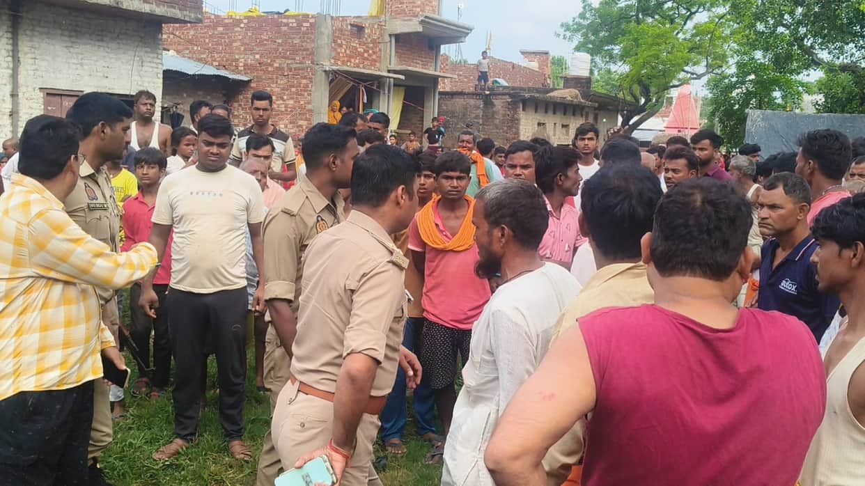 Bahraich: Son hacks mother to death with an axe; accused son in custody.