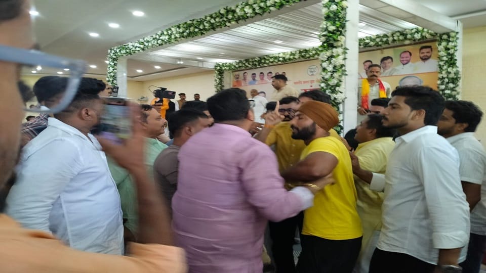 Fighting at yuwa samvad program Gadarpur