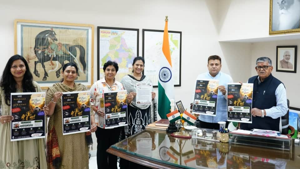 अभियान का शुभारंभ करते प्रशासक गुलाब चंद कटारिया