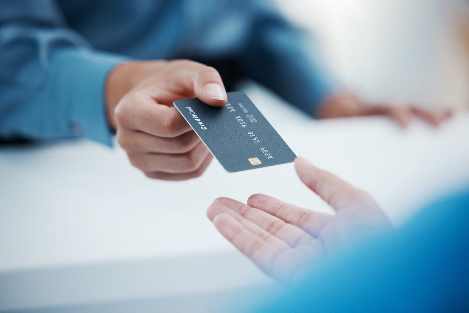 Where Using a Credit Card Charges High Interest and Fees in hindi