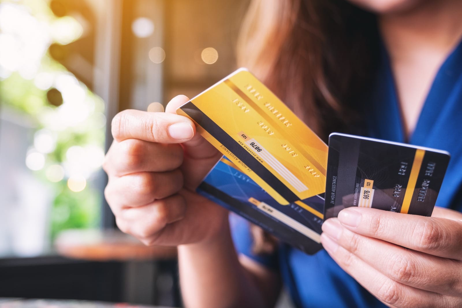 Where Using a Credit Card Charges High Interest and Fees in hindi