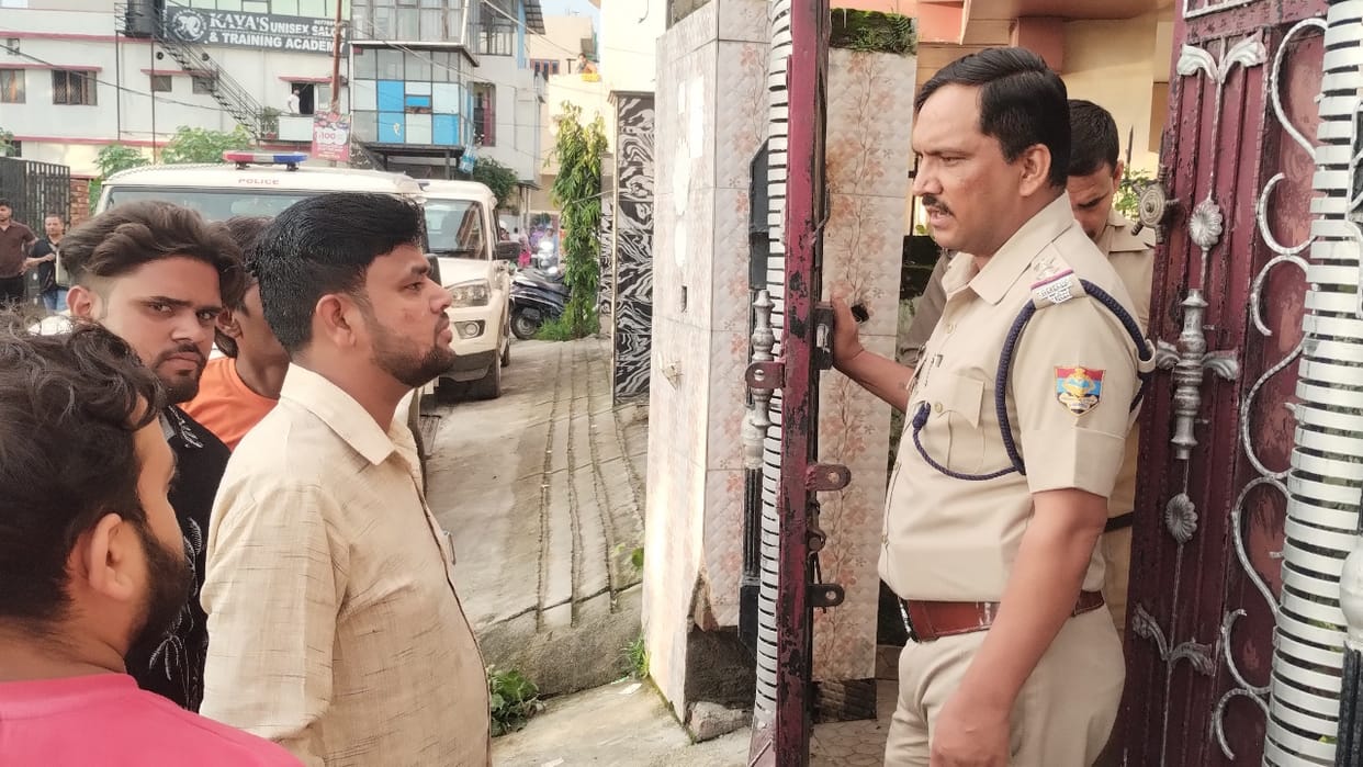 Dehradun Deepak Gupta Murder Internet Friendship 28-Year Age Gap Crime Scene Raise Questions