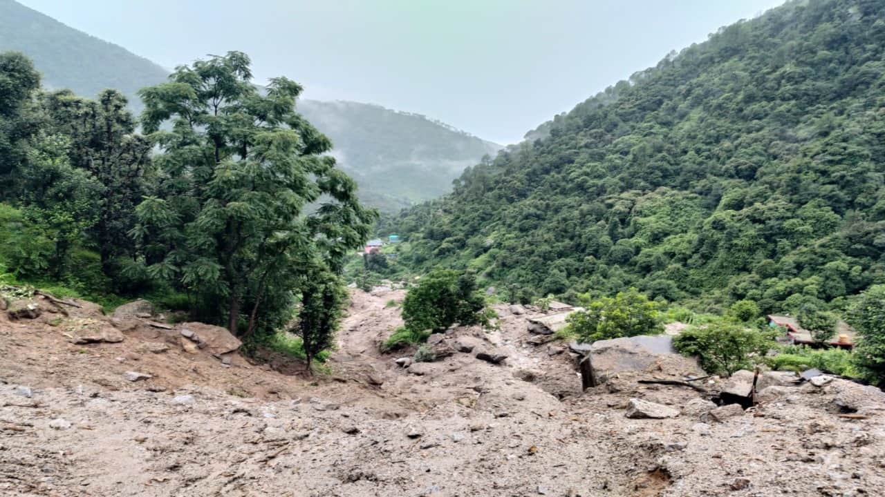 बोह पंचायत के गढ़गून गांव में तबाही का मंजर।