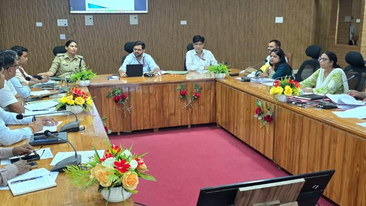 Jhansi: No student should come to school driving a vehicle without a license or helmet