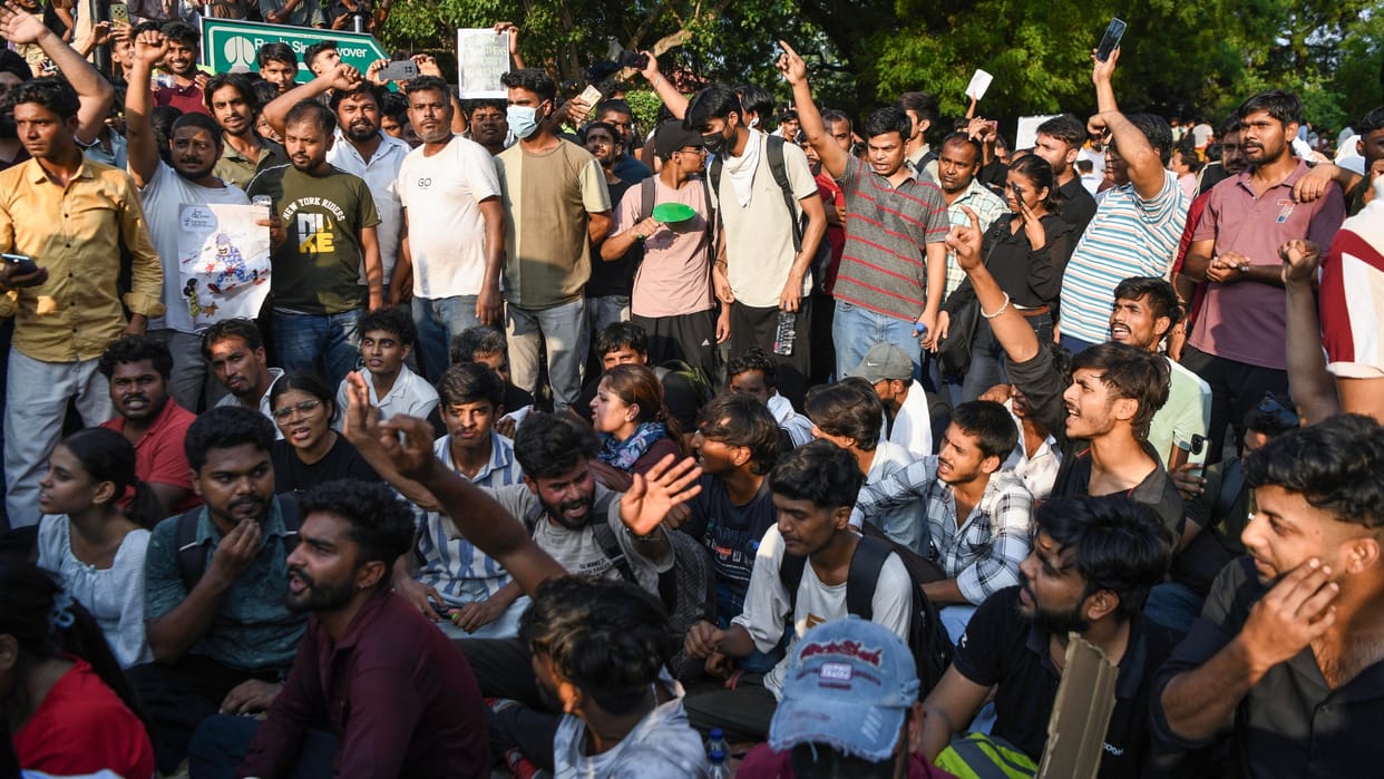 jantar mantar protest aggressive crowd and their way of expression