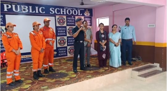Kanpur NDRF disaster management camp in Ghatampur raises awareness among school children and trains boatmen