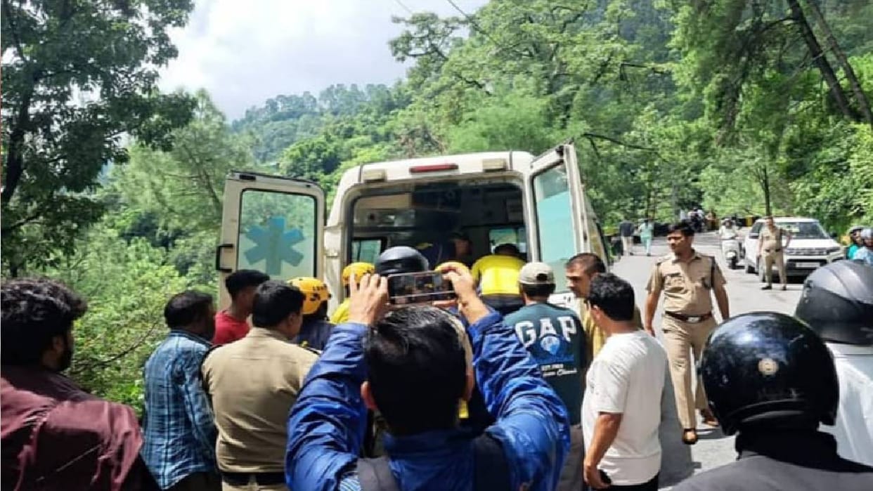 UP Car carrying tourists from Lucknow plunges meter-deep gorge in Nainital; passengers kept screaming
