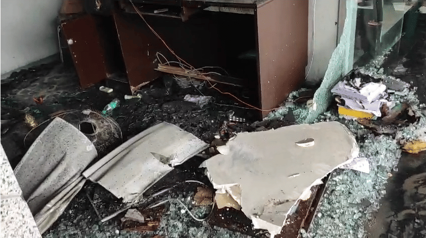 Lucknow: Fire breaks out at a pharmaceutical company's office due to an AC short circuit.