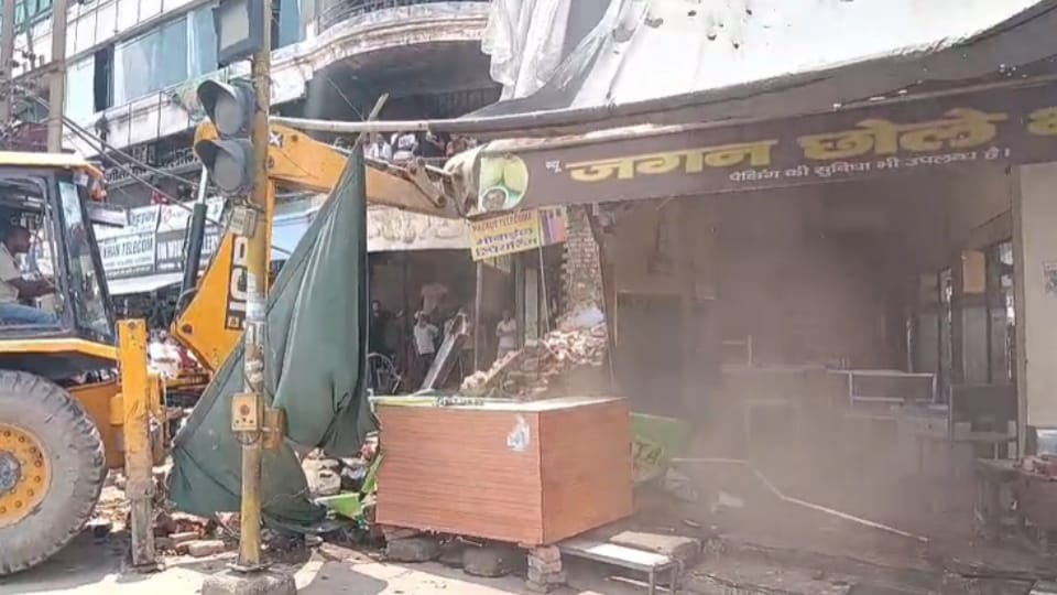 Meerut: Bulldozer Action at Famous Jagan Chole Bhature Shop in Meerut, Owner Claims Court Stay Was Ignored