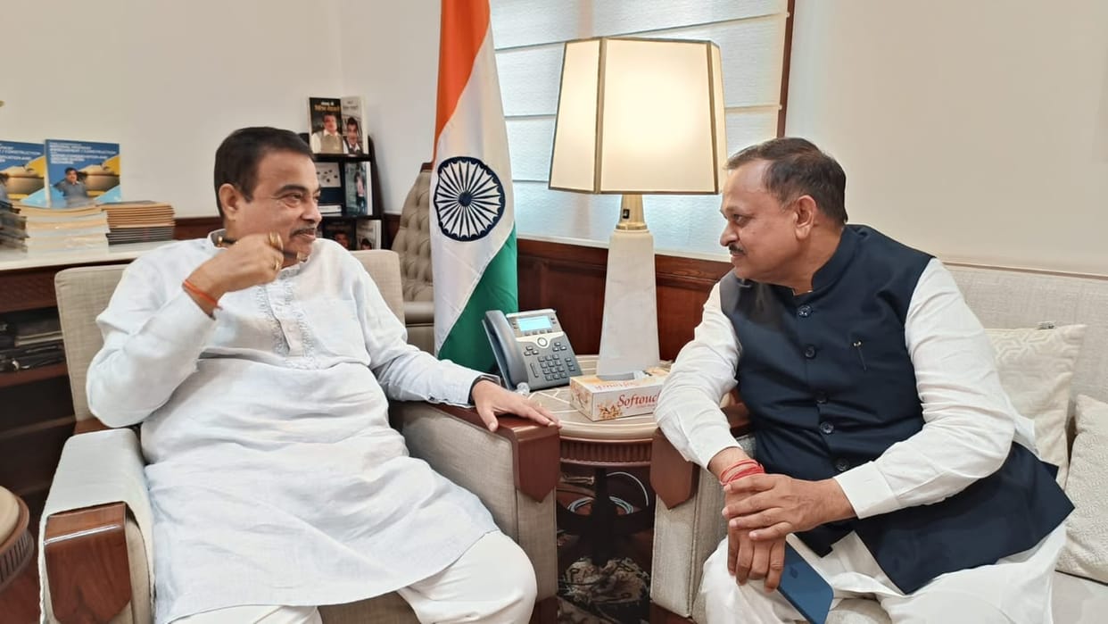 kanpur-mp-ramesh-awasthi-meets-nitin-gadkari-development-projects