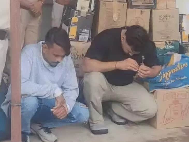 पुलिस की गिरफ्त में आरोपी।