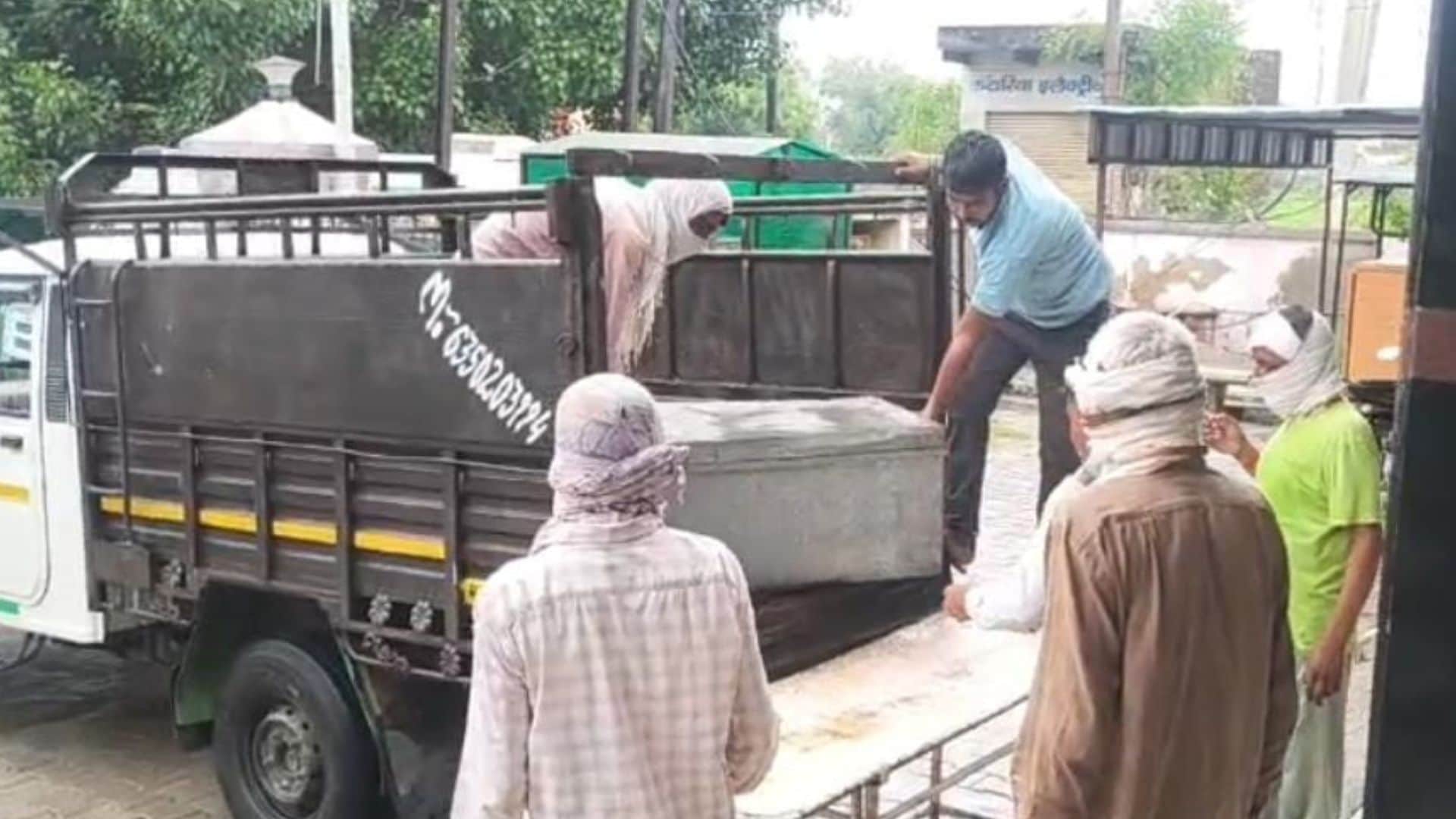 पत्नी की हत्या कर इसी बक्से में छिपाया था शव
