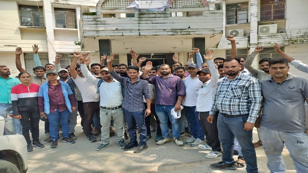 पैरावेट पशुमित्रों ने किया प्रदर्शन