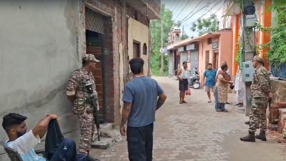 ED raid in Hoshiarpur Team reaches Mohalla Sukhiabad