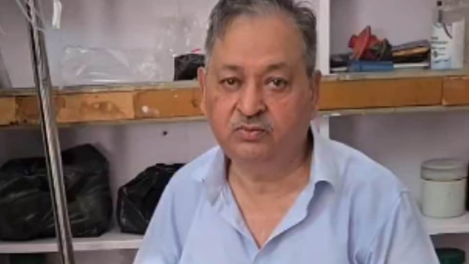 घटना की जानकारी देते डाॅक्टर