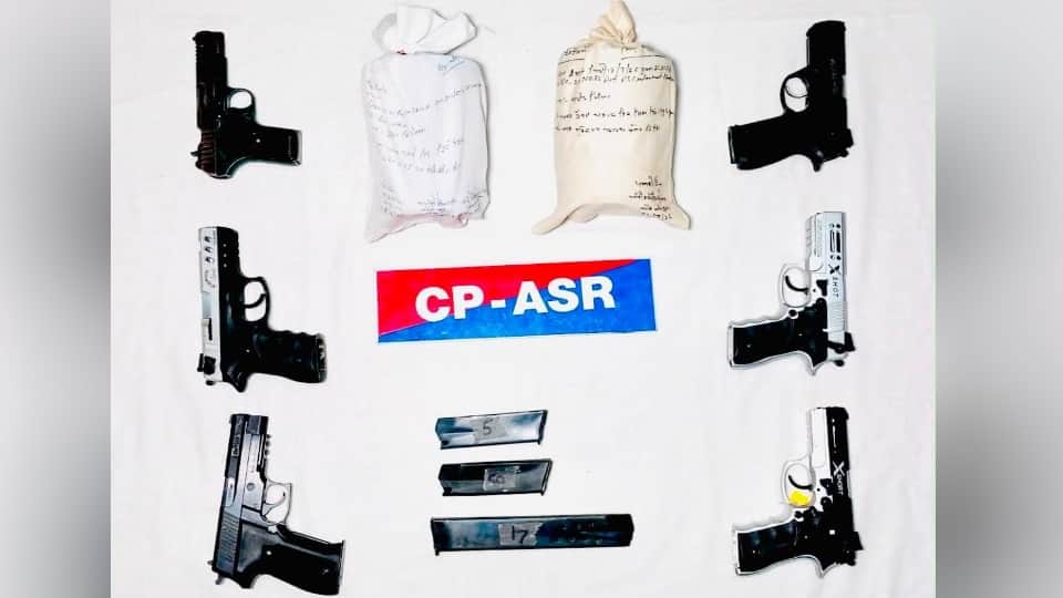 Crackdown on cross-border smuggling network Amritsar police two arrested six pistols heroin seized
