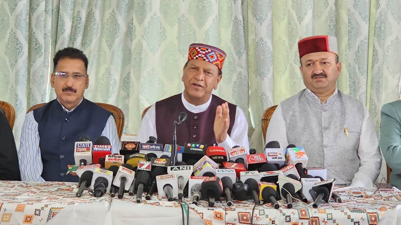 भाजपा के प्रदेश अध्यक्ष डॉ. राजीव बिंदल ने की पत्रकार वार्ता।