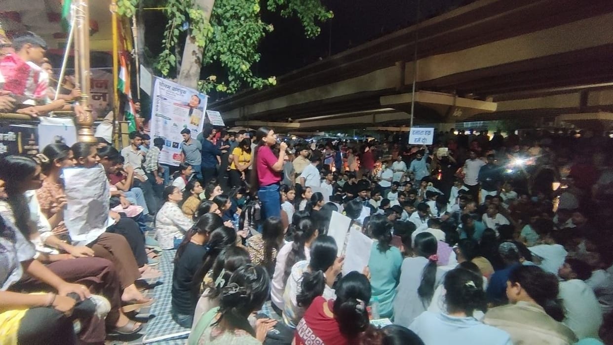indore-news-bhanwarkua-students-protest-congress-support