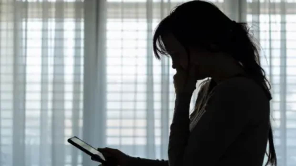 Woman hangs herself while on a video call with her husband; incident occurs in Bharatganj.