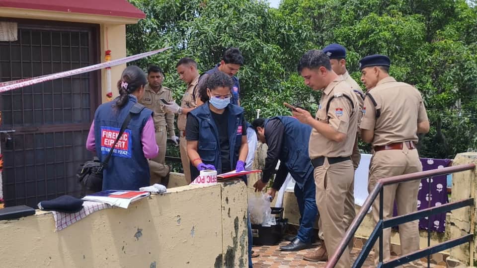 Vikasnagar Crime Man Commits Suicide and Soot Girlfriend In One Side Love Suicide note Found