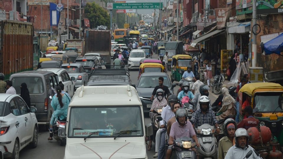 7-Hour Traffic Snarl Hits Agra's VIP Road as Metro and CM Grid Works Disrupt Movement