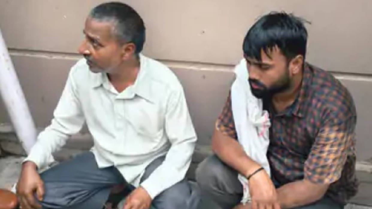 UP: Uncle and nephew attempt self-immolation outside Lok Bhavan; arrived carrying a bottle of flammable liquid