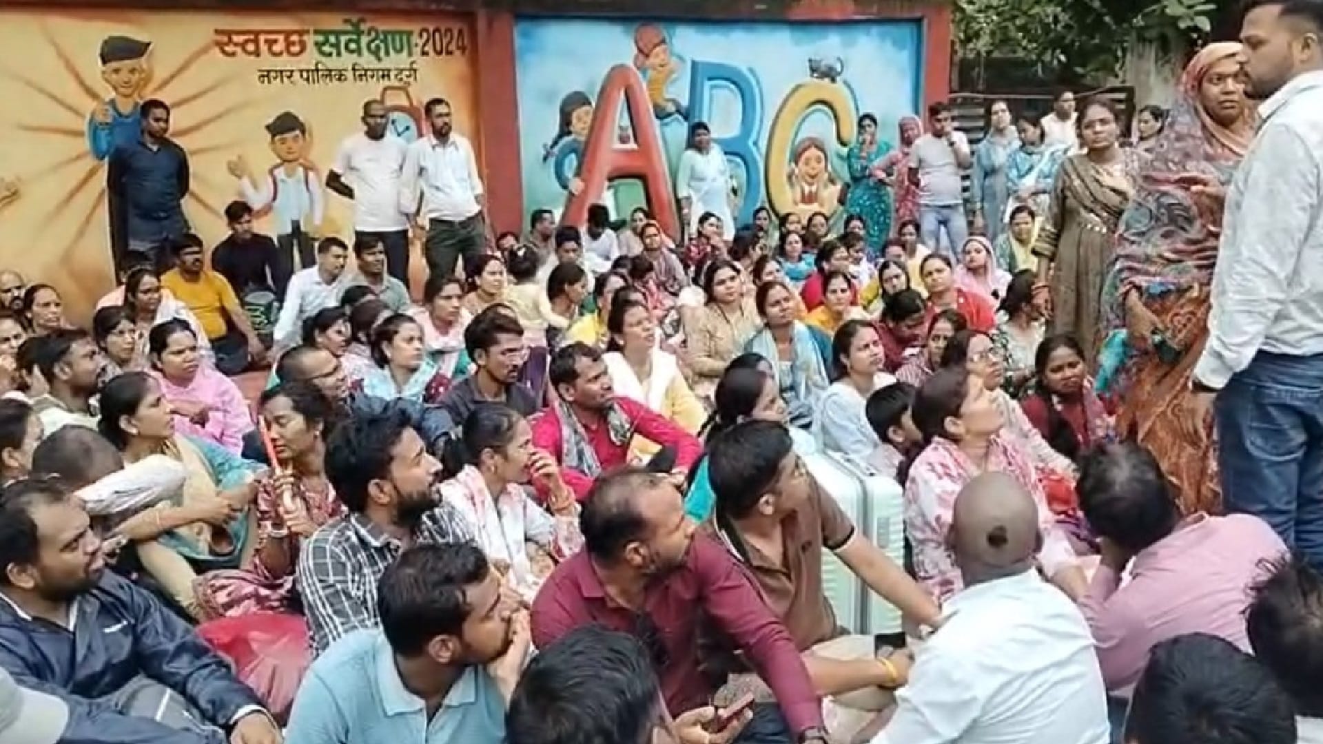 सरकार के आश्वासन पर अतिथि शिक्षकों की हड़ताल खत्म