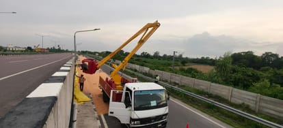 Brazen thieves uprooted highway streetlights in Araul fear of accidents in the dark
