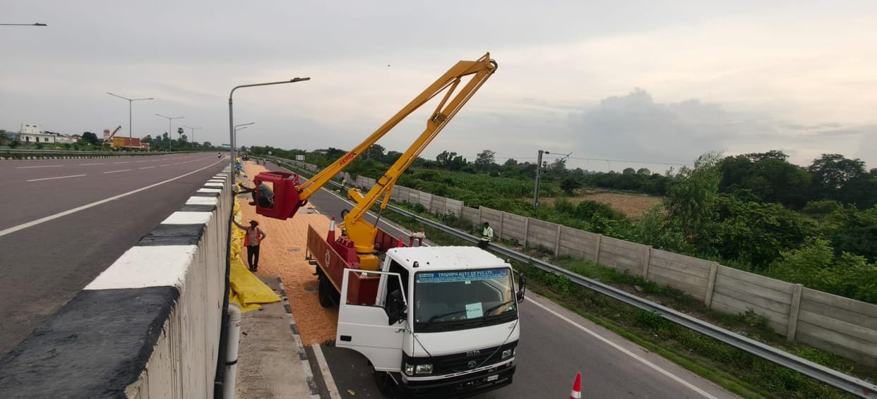 Brazen thieves uprooted highway streetlights in Araul fear of accidents in the dark