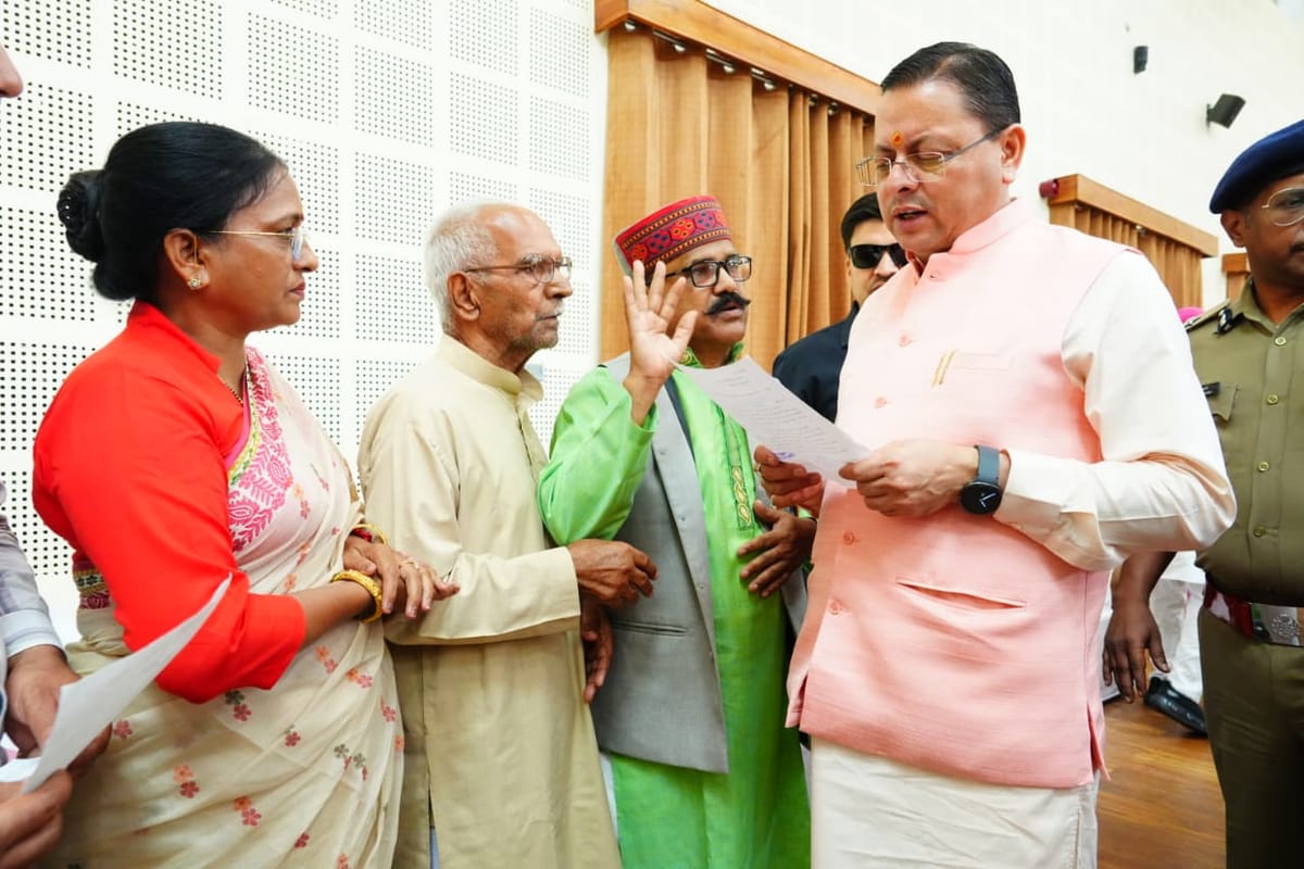 सीएम धामी ने सुनीं समस्याएं: अधिकारियों को निर्देश; जनता से कार्यालयों के चक्कर ना कटवाएं, समय से समाधान करें