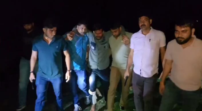 पुलिस की गिरफ्त में आरोपी