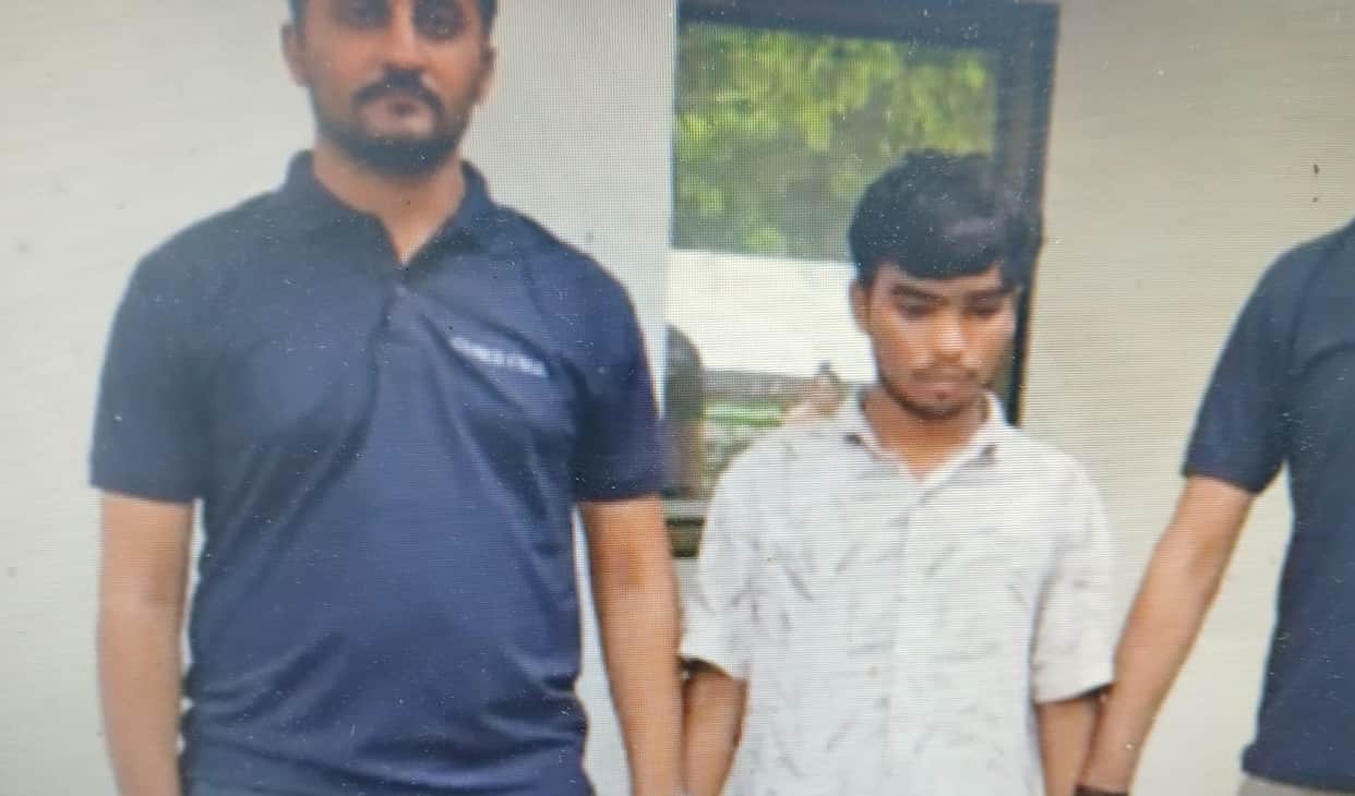 Kanpur 64.50 crore fraud via APK file police probing Rohit network examining CCTV footage and call details