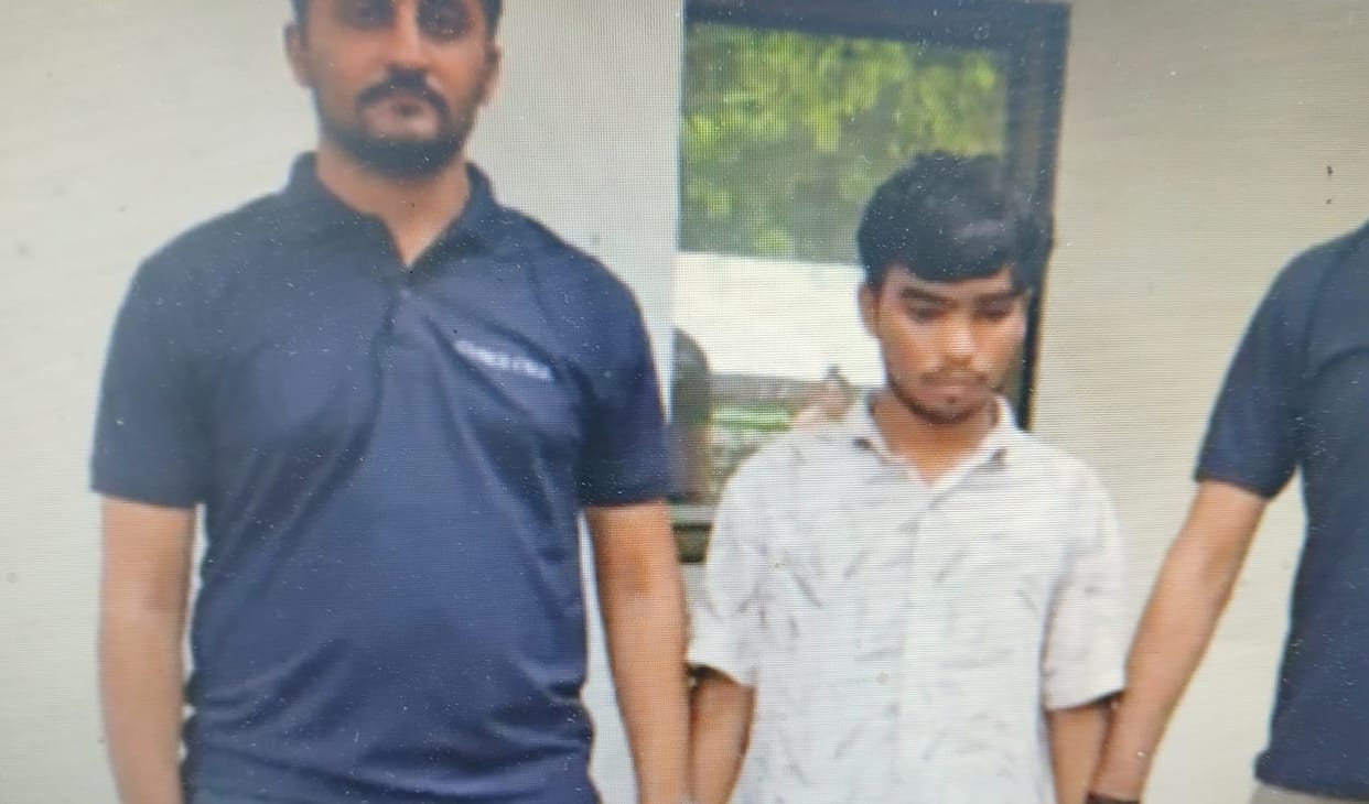 Kanpur 64.50 crore fraud via APK file police probing Rohit network examining CCTV footage and call details