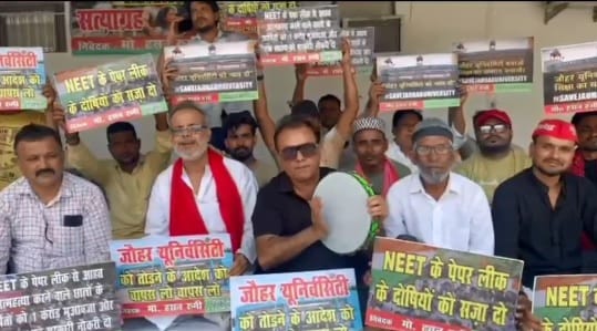 Kanpur Hasan Rumis 24 hour Satyagraha concludes with the playing of dhapli and slogan shouting