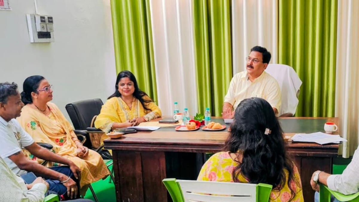 Jhansi: प्रदेश स्तरीय हॉकी महासंग्राम की तैयारियां तेज, आयोजन को लेकर खेल और शिक्षा विभाग तैयारी में जुटा
