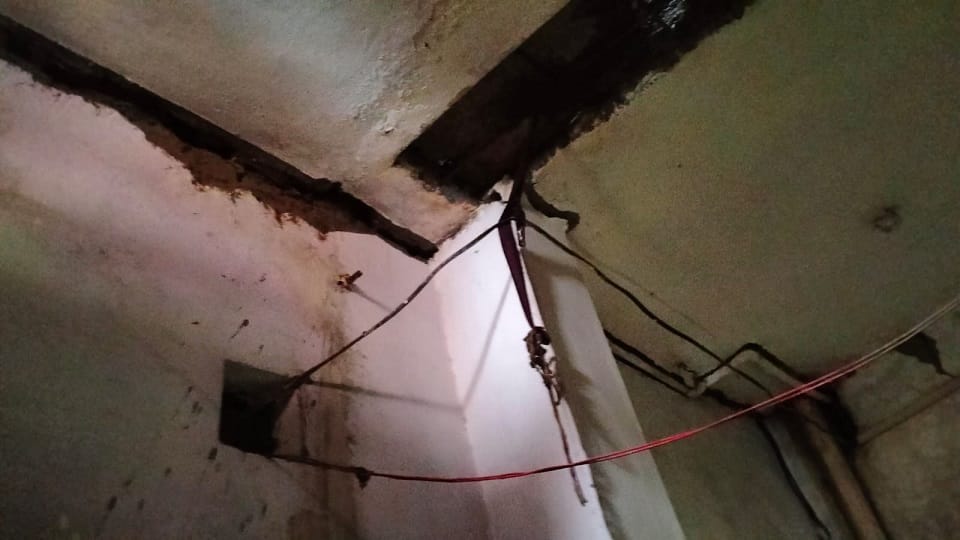 Cracks suddenly appeared in houses in Kasganj