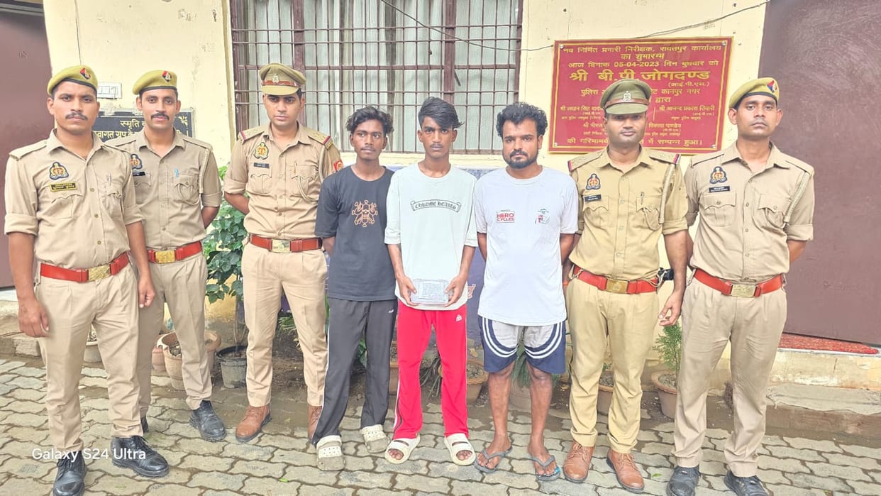 scooty rider held hostage and robbed 17,000 3 accused arrested