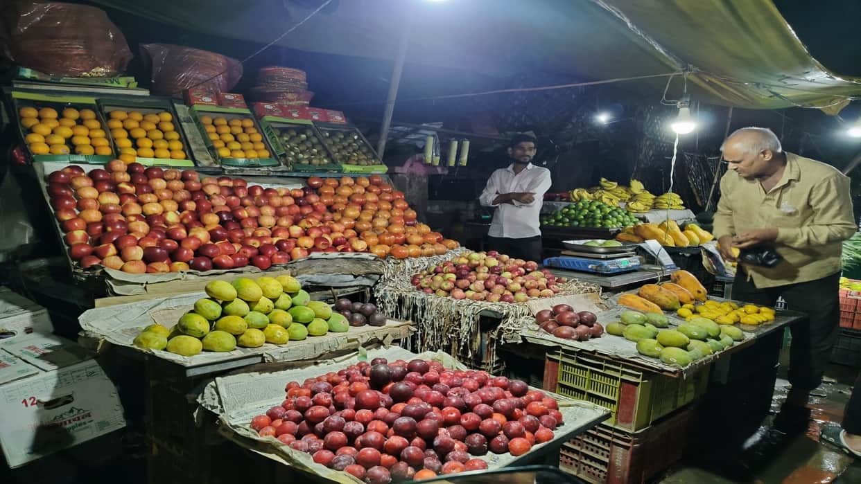 Fruit Prices: Fruits have become costlier due to rains and freight charges; prices of apples, pears