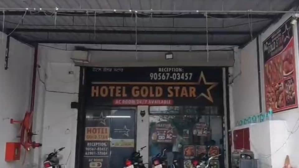 इसी होटल में मिली थी लाश