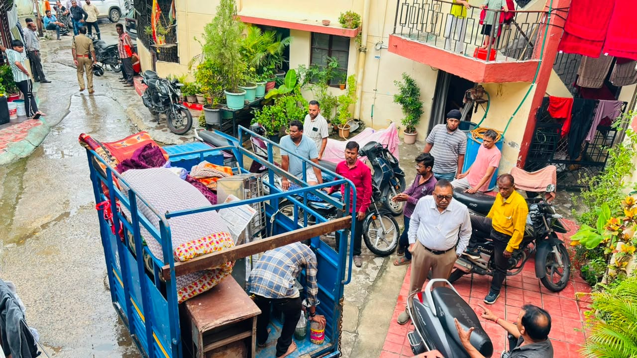 रो-हाउसेस कराए कब्जा से मुक्त