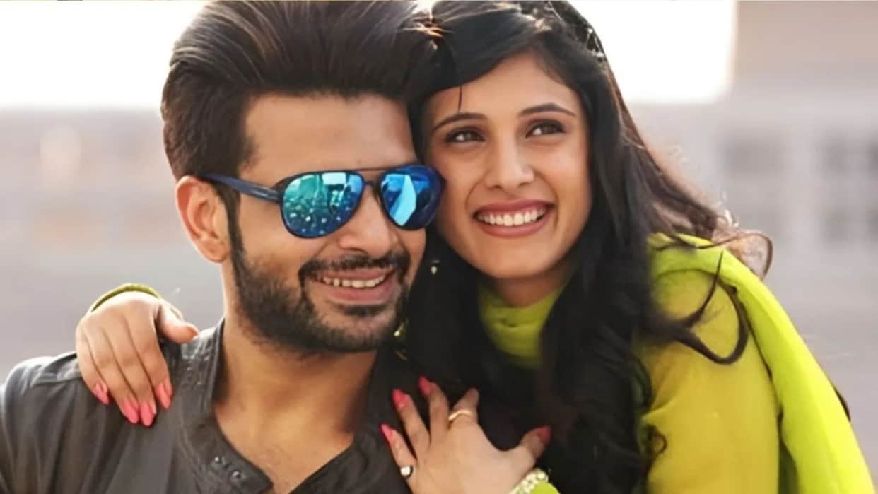 Saanvi talwar accused karan kundra for forcefully kissing abusing and slapping her on a tv serial set